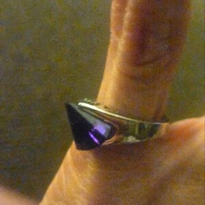 UNIQUE VINTAGE STERLING & AMETHYST RING. CHECK OUT CUT OF THE STONE ~STUNNING!♡
